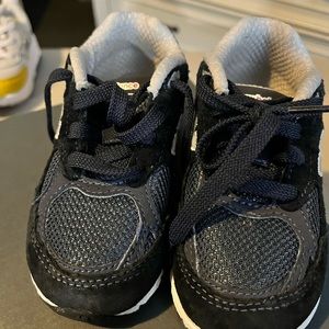 USED toddler New Balance shoes. Size 6C